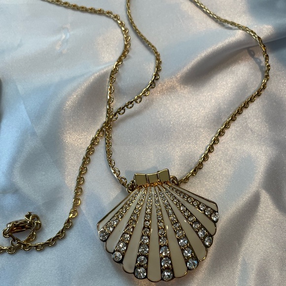 NWT - RARE Kate Spade "Shore Thing" Crystal Clam with Pearl Locket - Picture 4 of 6